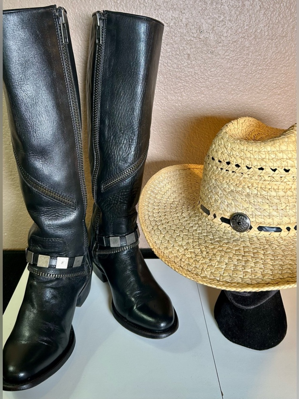 Cowgirl Meets Biker in these Corral Size 7 Black w/Zippers  Moto Style Boots